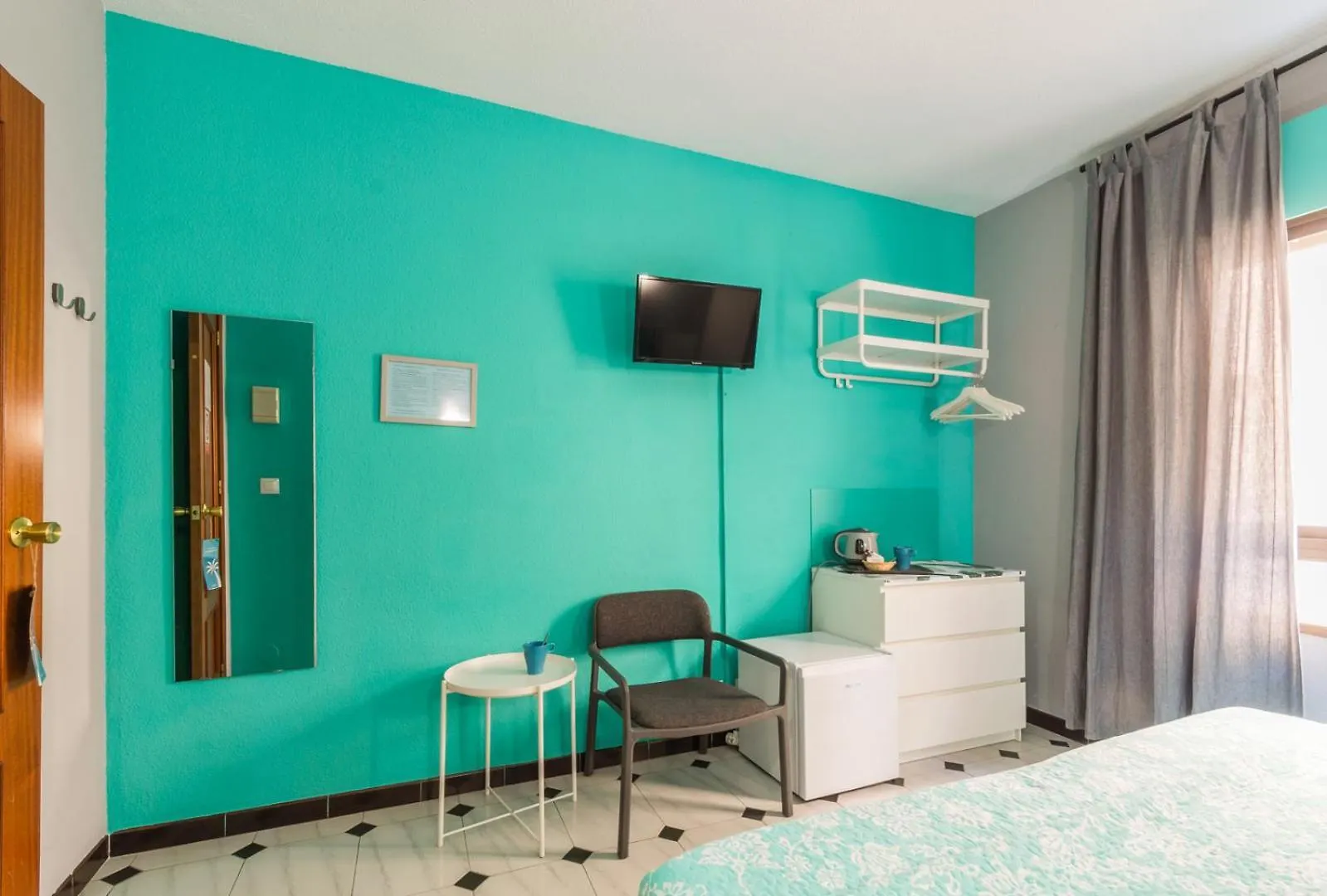Hostal Tropical Almuñécar 2*,